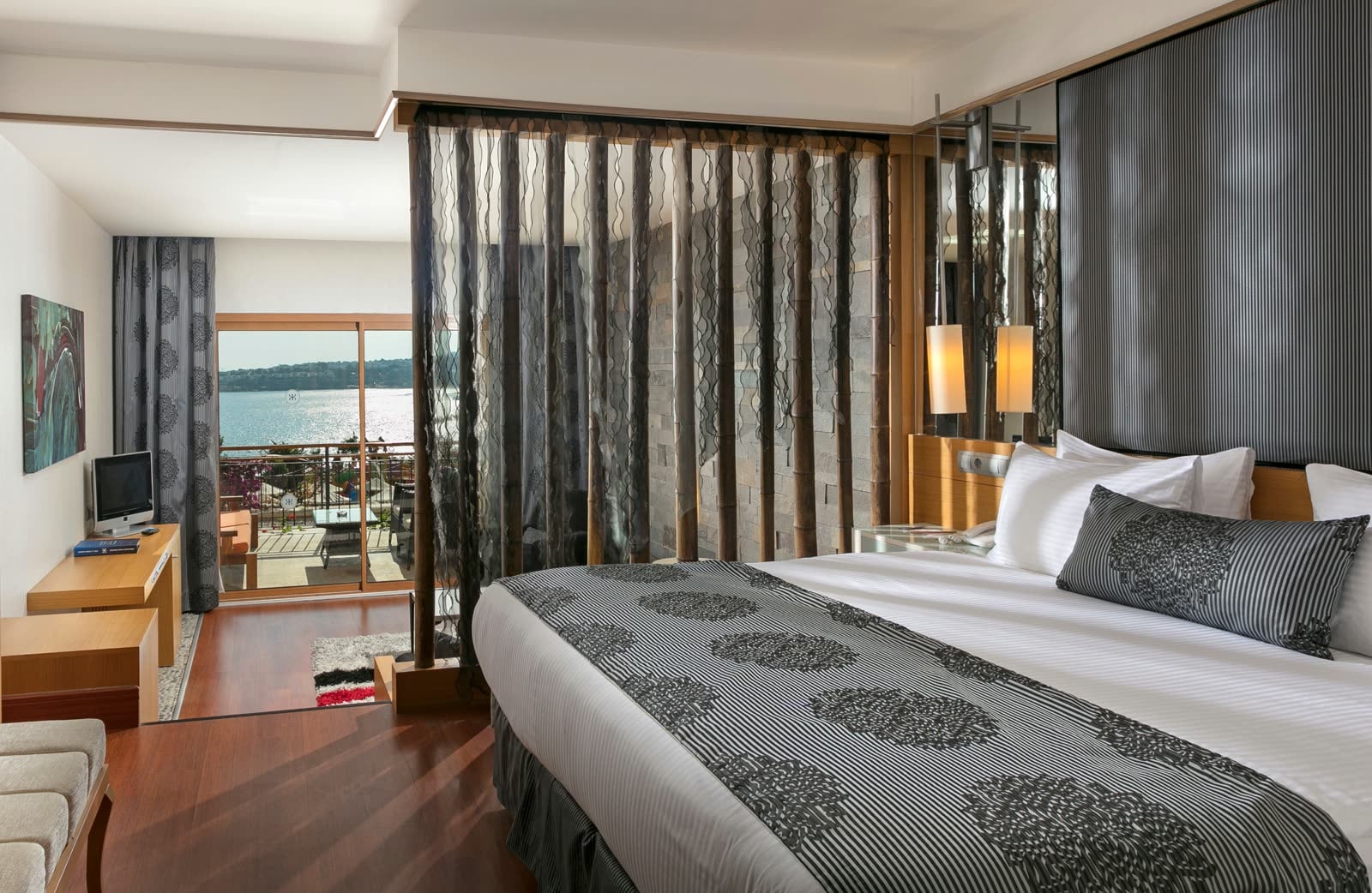 JUNIOR SUITE detail page hero image - Kefaluka Resort